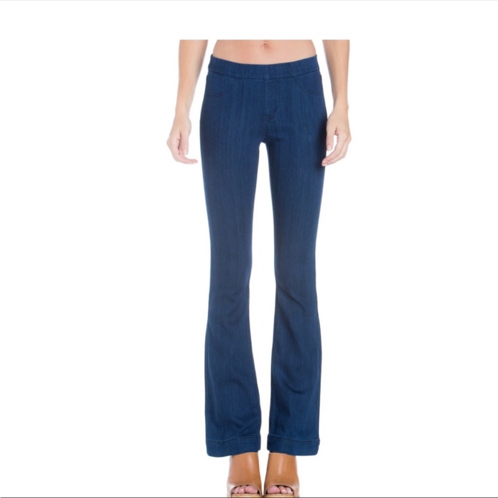 NWT Cello Mid Rise Pull On Flare Pant Size Medium